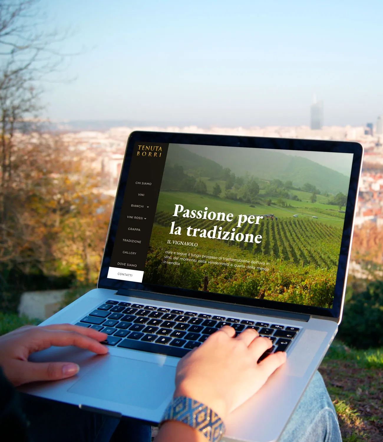 Il sito di Tenuta Borri realizzato da GoticoWeb, aperto su un portatile
